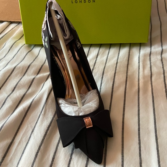 Ted Baker Black Floral Pumps - Picture 2 of 4
